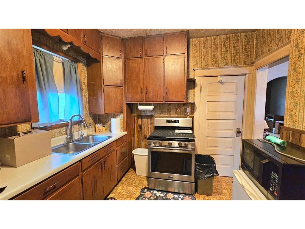 204 E 1st Street Morris MN 56267 7003071 image6