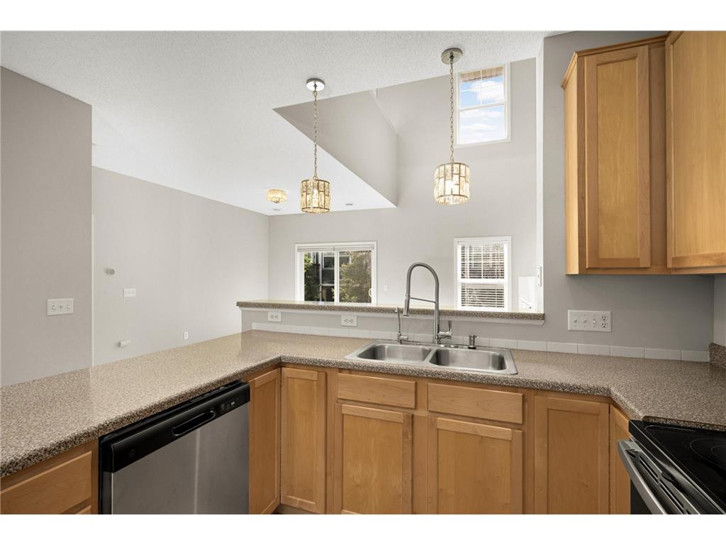 204 Manitoba Lane Little Canada MN 55117 7043736 image17