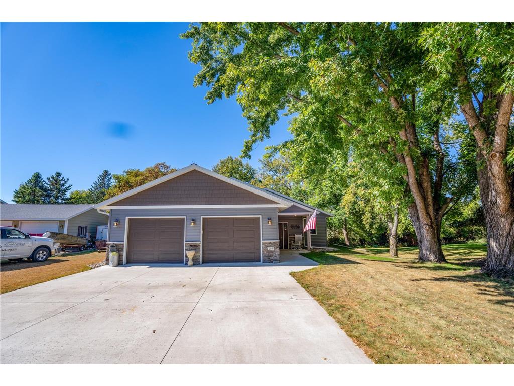 204 Pine Street SW New London MN 56273 6609473 image1