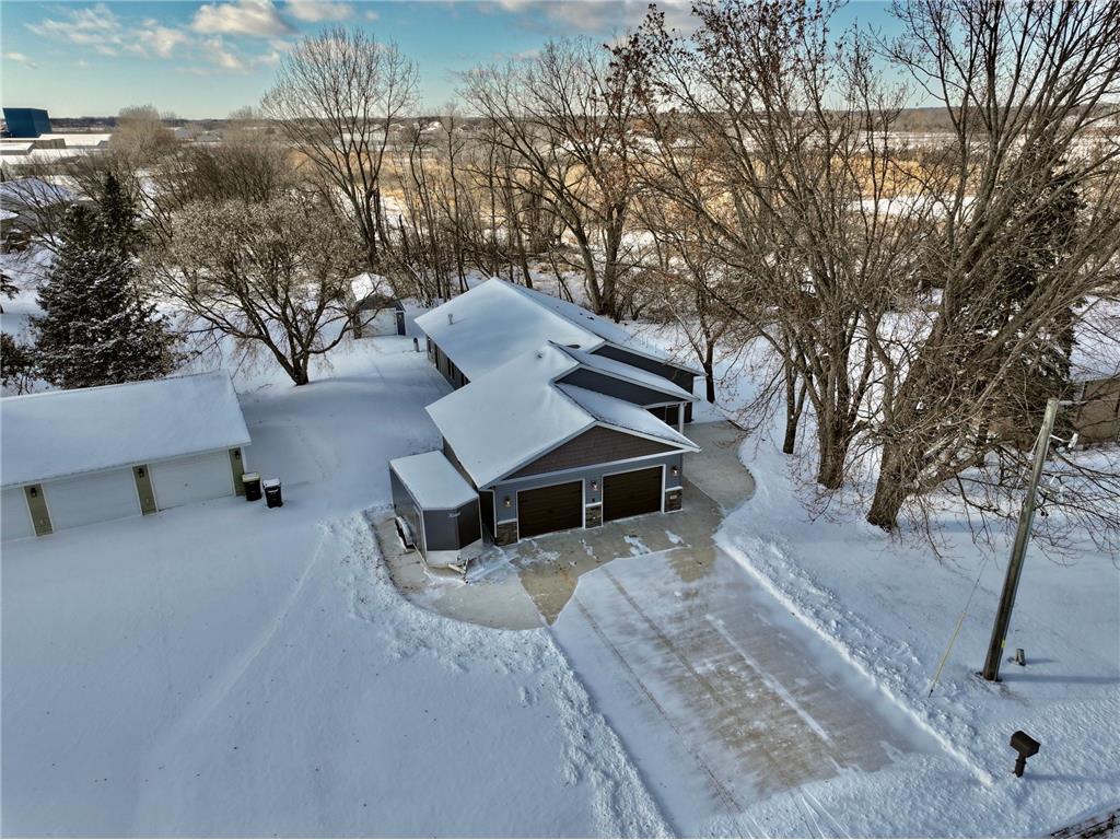 204 Pine Street SW New London MN 56273 6822780 image1