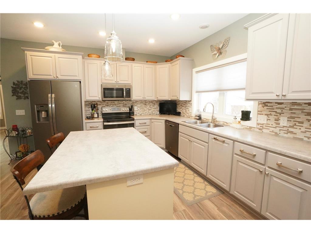 204 Pine Street SW New London MN 56273 6822780 image11