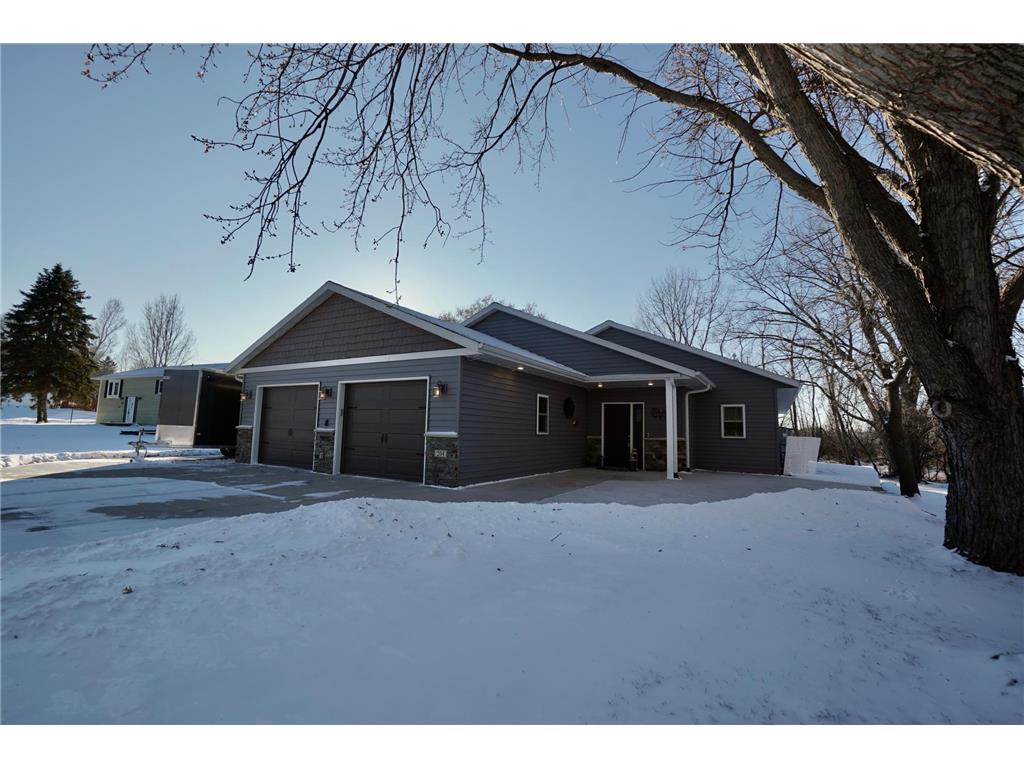 204 Pine Street SW New London MN 56273 6822780 image2