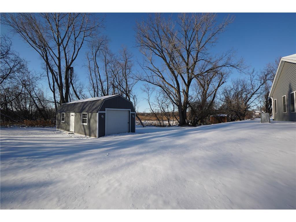 204 Pine Street SW New London MN 56273 6822780 image4