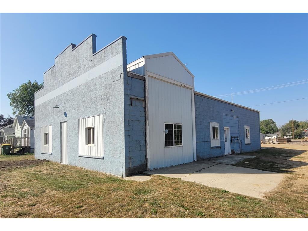 204 SE 6th Avenue, Pipestone, MN, 56164 MLS 7733439 Edina Realty