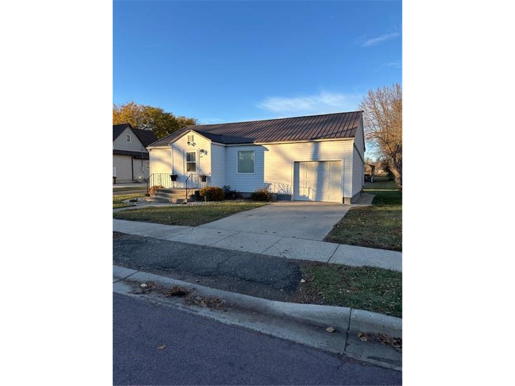 204 W Menage Avenue Lakefield MN 56150 6633677 image1