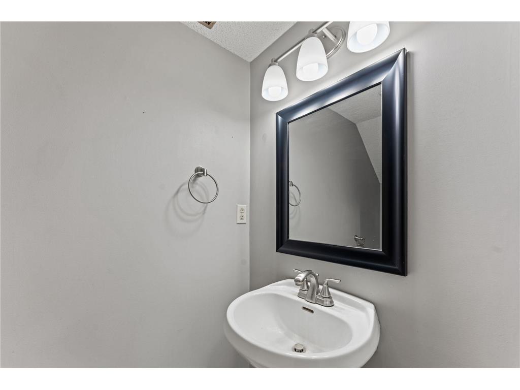 2040 Shenandoah Court #B Plymouth MN 55447 7011841 image10