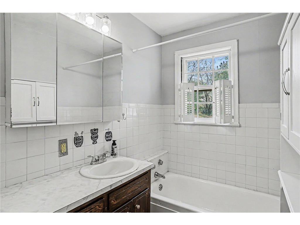 2042 Cottage Avenue E Saint Paul MN 55119 7067507 image15