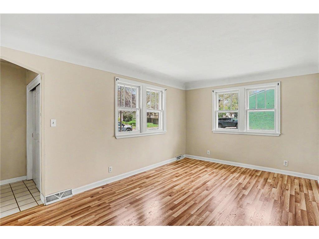 2042 Cottage Avenue E Saint Paul MN 55119 7067507 image4