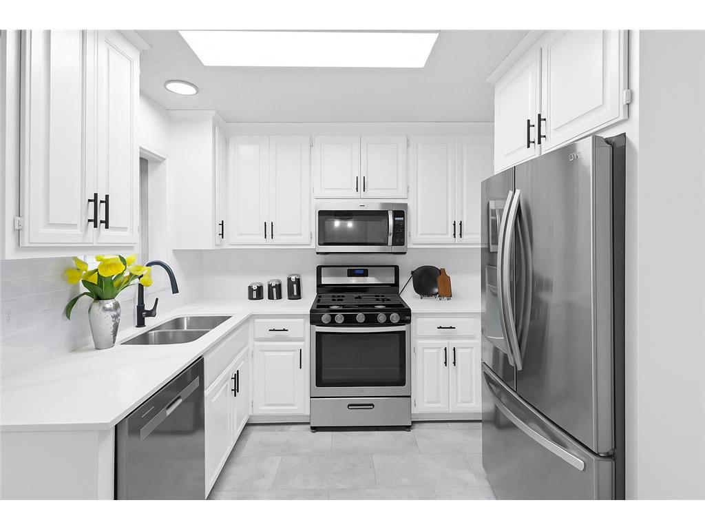 20420 Hughes Avenue W Lakeville MN 55044 7008850 image1