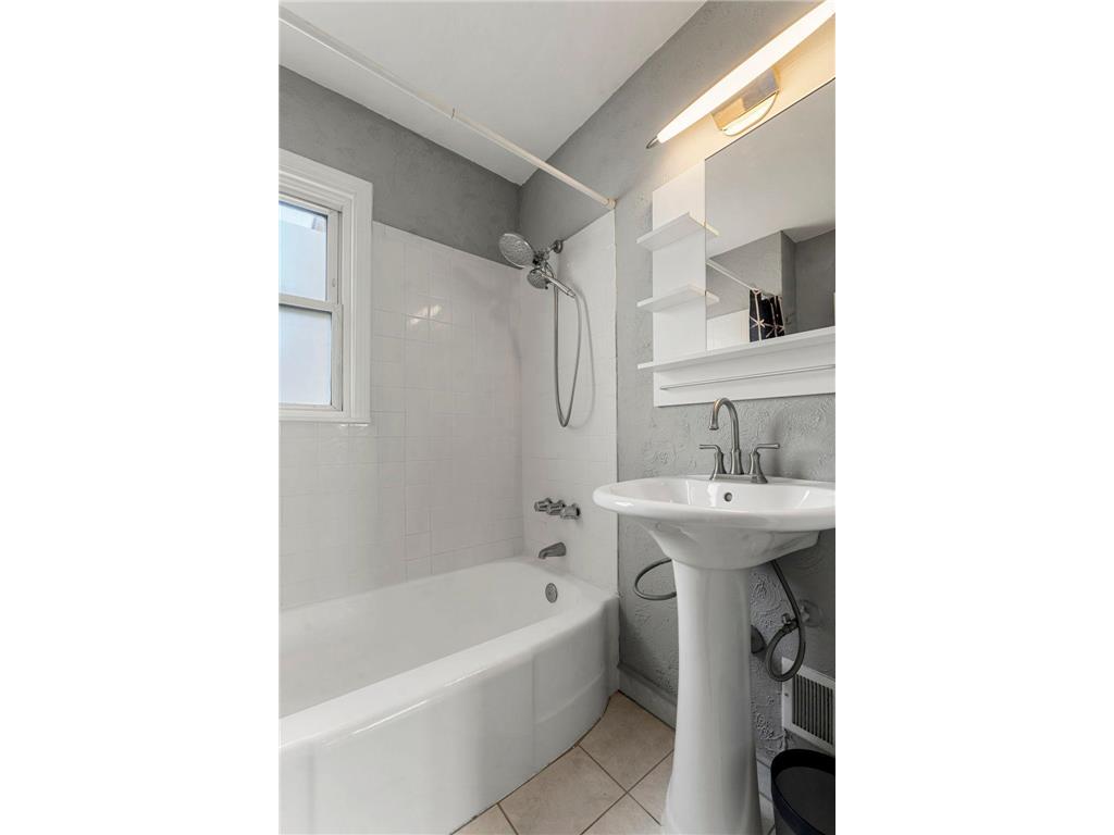 2043 Montreal Avenue Saint Paul MN 55116 7051872 image21