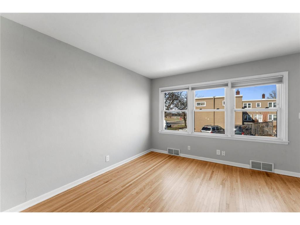 2043 Montreal Avenue Saint Paul MN 55116 7051872 image4