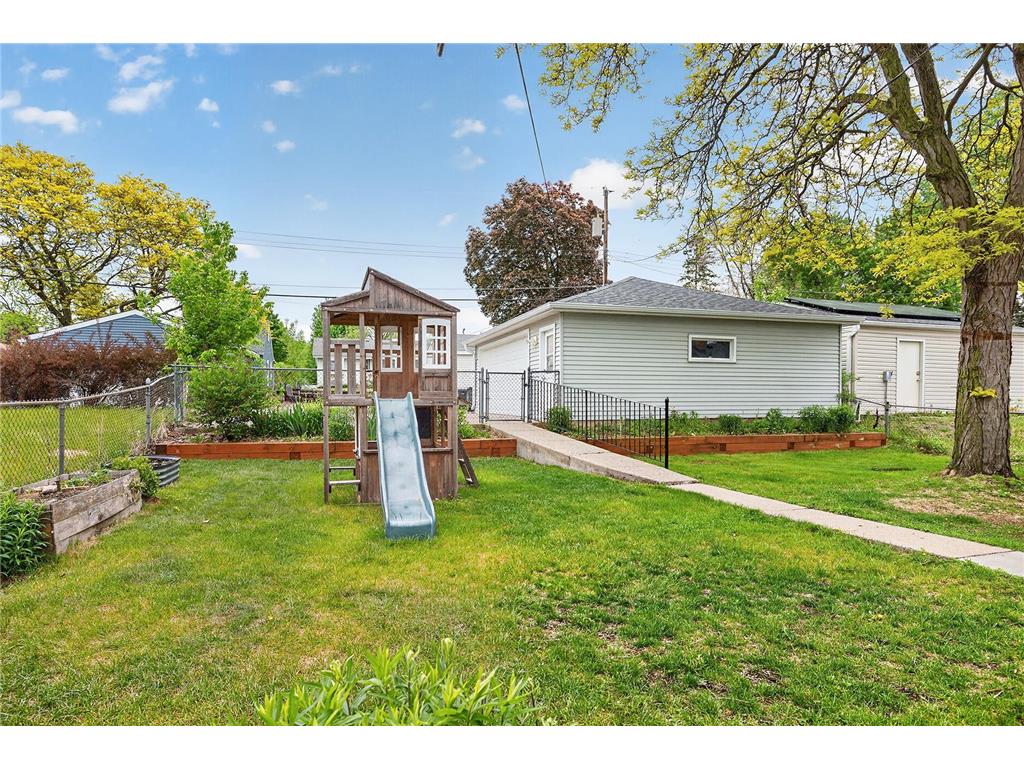 2043 Ramlow Place Saint Paul MN 55116 7062551 image24