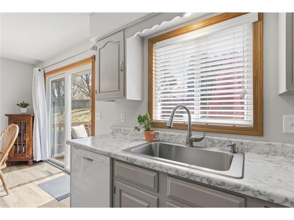 2044 Burke Avenue E North Saint Paul MN 55109 7051295 image24