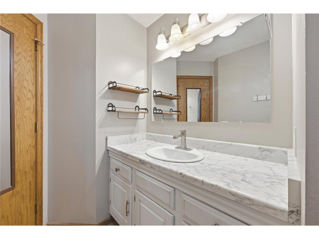 2044 Burke Avenue E North Saint Paul MN 55109 7051295 image32