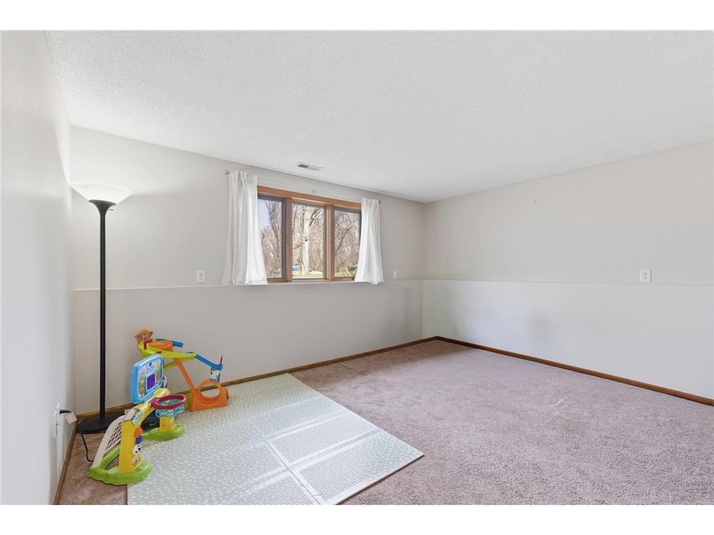 2044 Burke Avenue E North Saint Paul MN 55109 7051295 image35