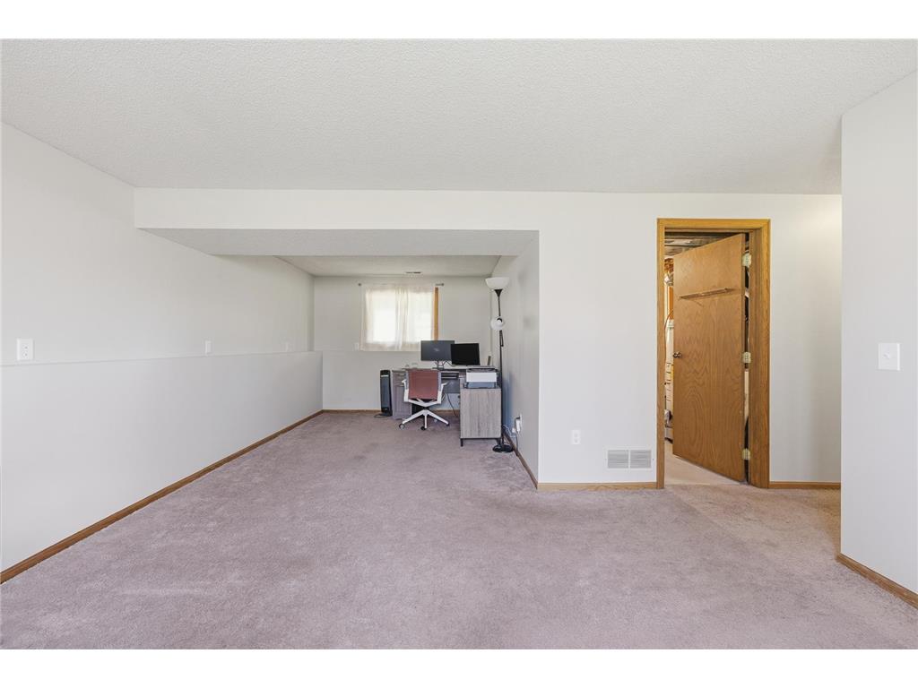 2044 Burke Avenue E North Saint Paul MN 55109 7051295 image36