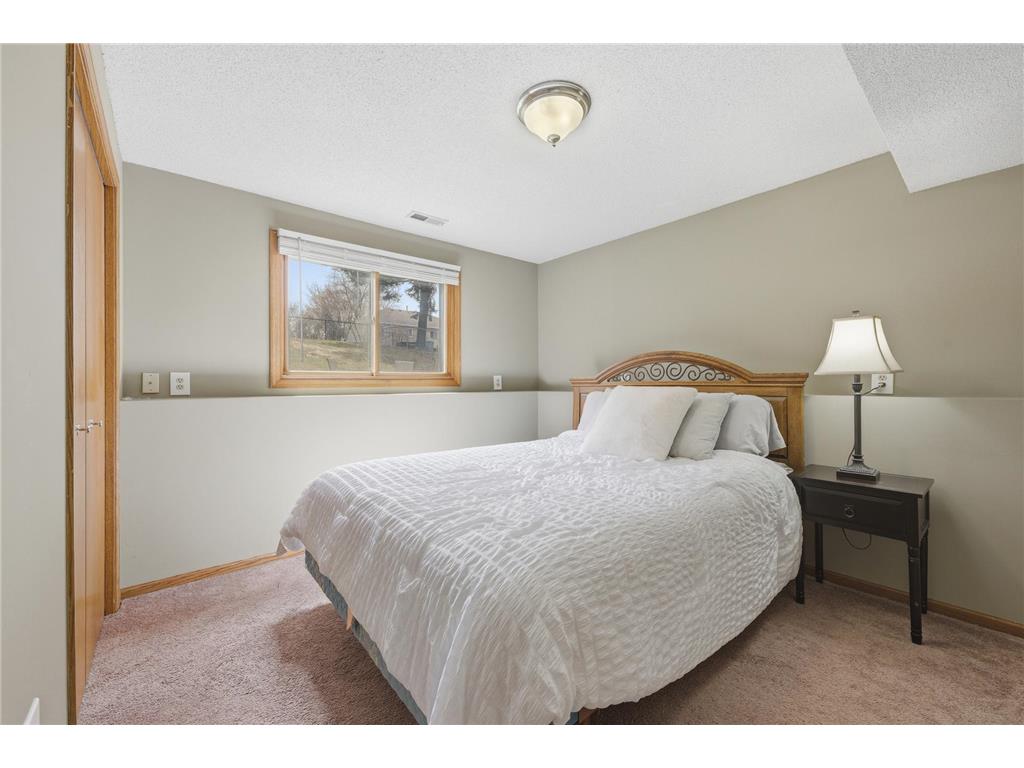 2044 Burke Avenue E North Saint Paul MN 55109 7051295 image41