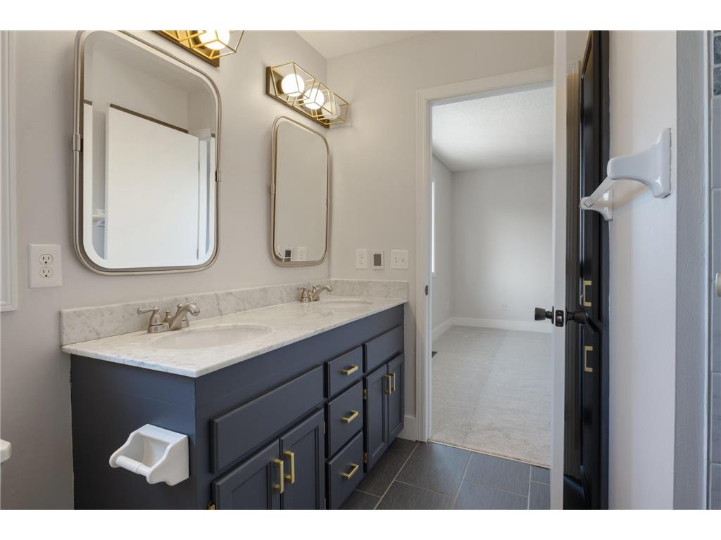 2045 Safari Heights Trail Eagan MN 55122 7027800 image22