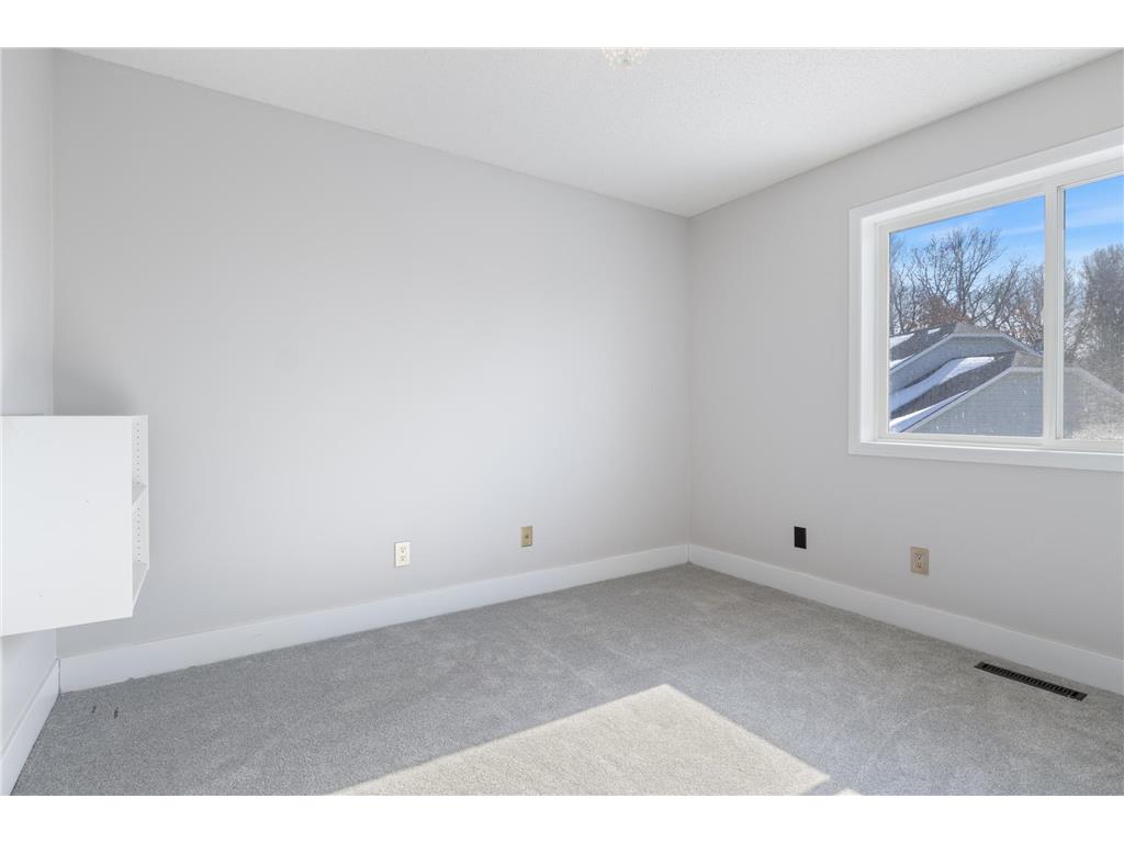 2045 Safari Heights Trail Eagan MN 55122 7027800 image23