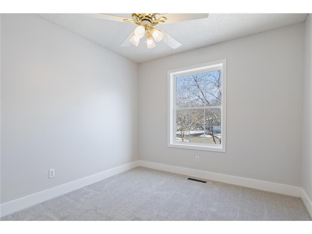 2045 Safari Heights Trail Eagan MN 55122 7027800 image25