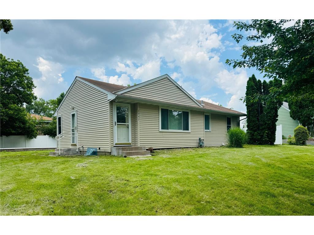 2047 Sloan St Maplewood MN 55117 6568339 image1