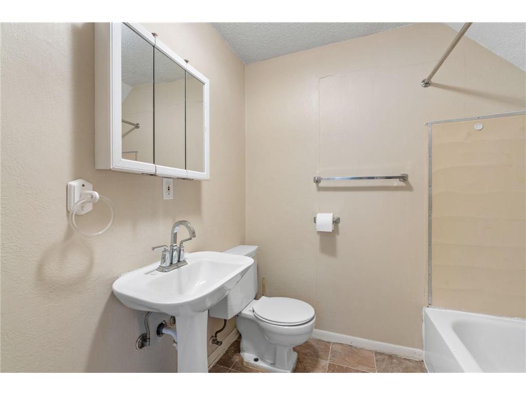2048 Carroll Avenue Saint Paul MN 55104 7053661 image12