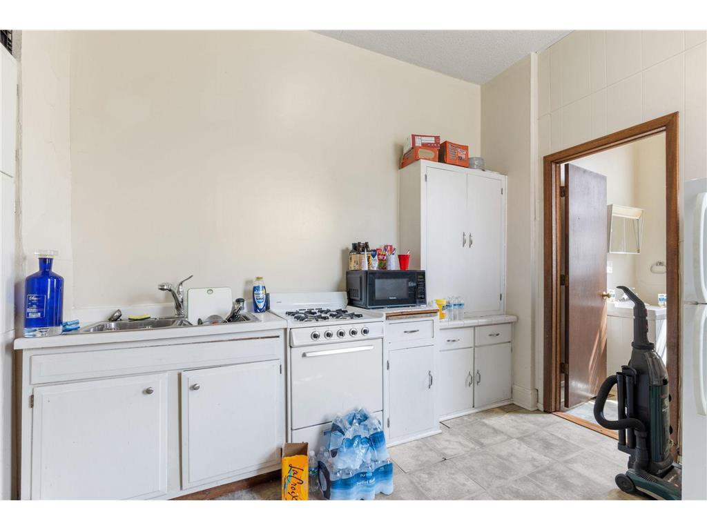 2048 Carroll Avenue Saint Paul MN 55104 7053661 image35