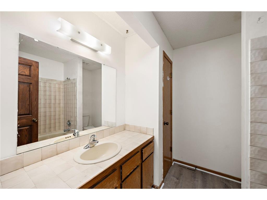 2048 Kings Road Eagan MN 55122 7026364 image11