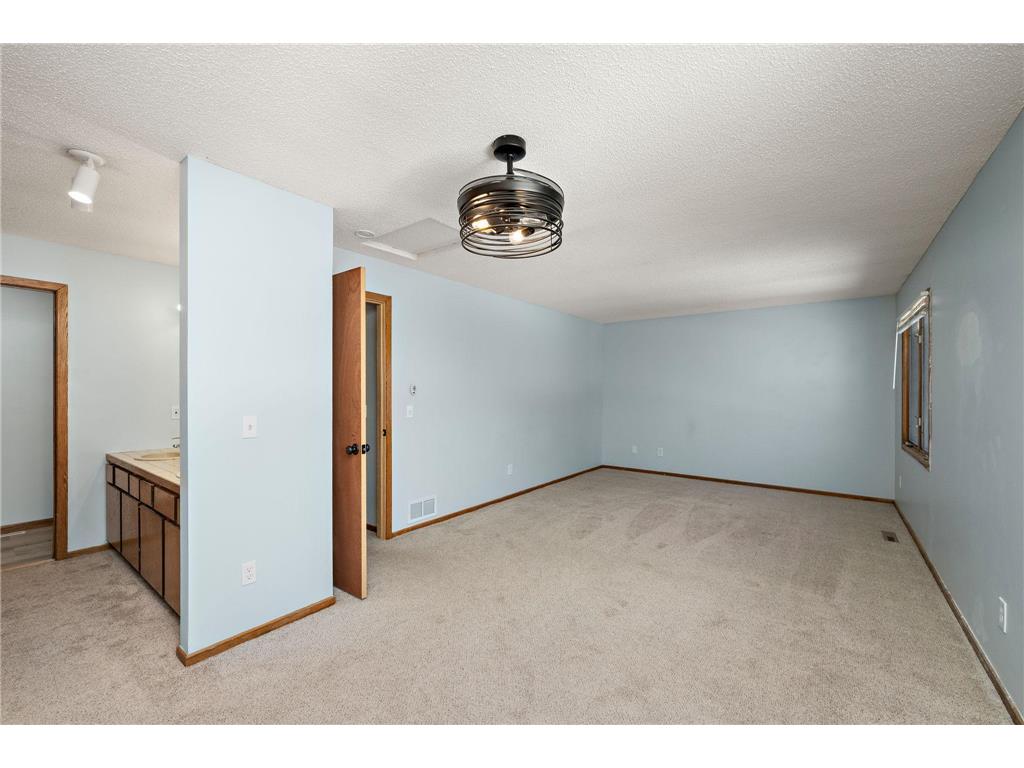 2048 Kings Road Eagan MN 55122 7026364 image12