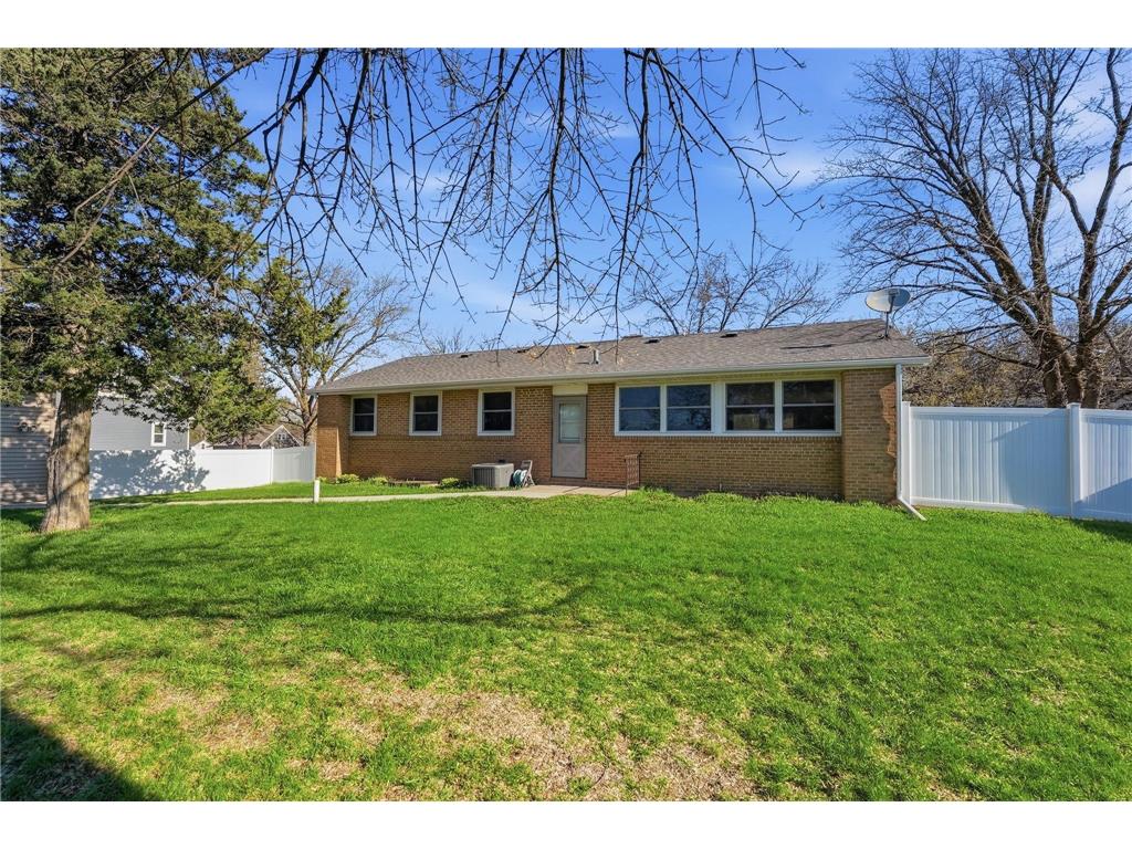 205 1st Avenue NW New London MN 56273 7065371 image10