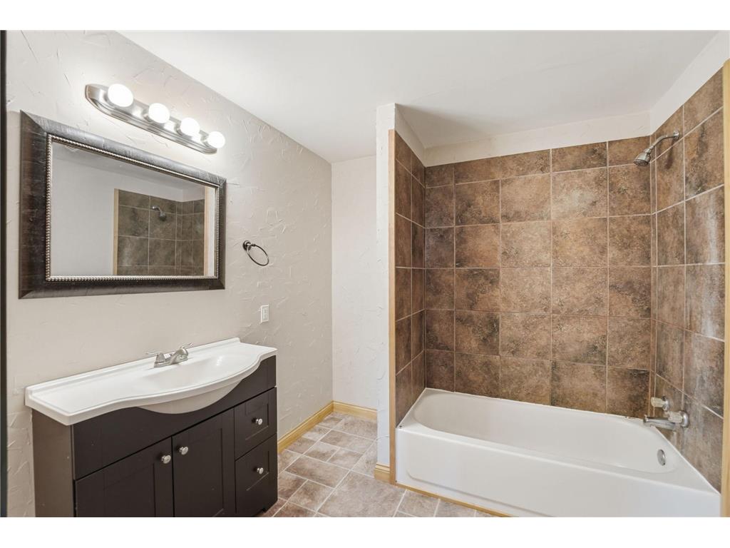205 1st Avenue NW New London MN 56273 7065371 image32