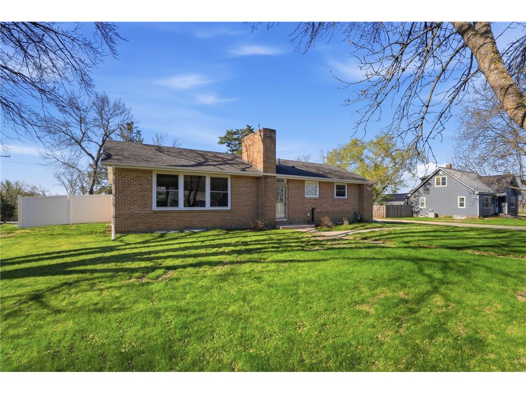205 1st Avenue NW New London MN 56273 7065371 image4