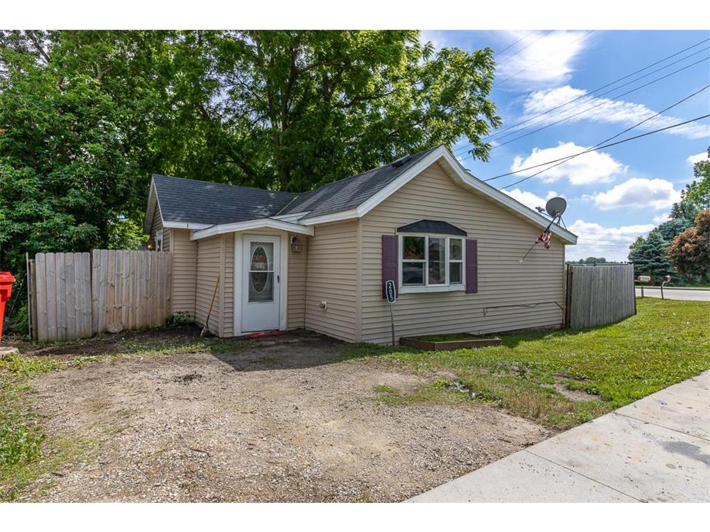 205 1st Street SW Dodge Center MN 55927 7088765 image1