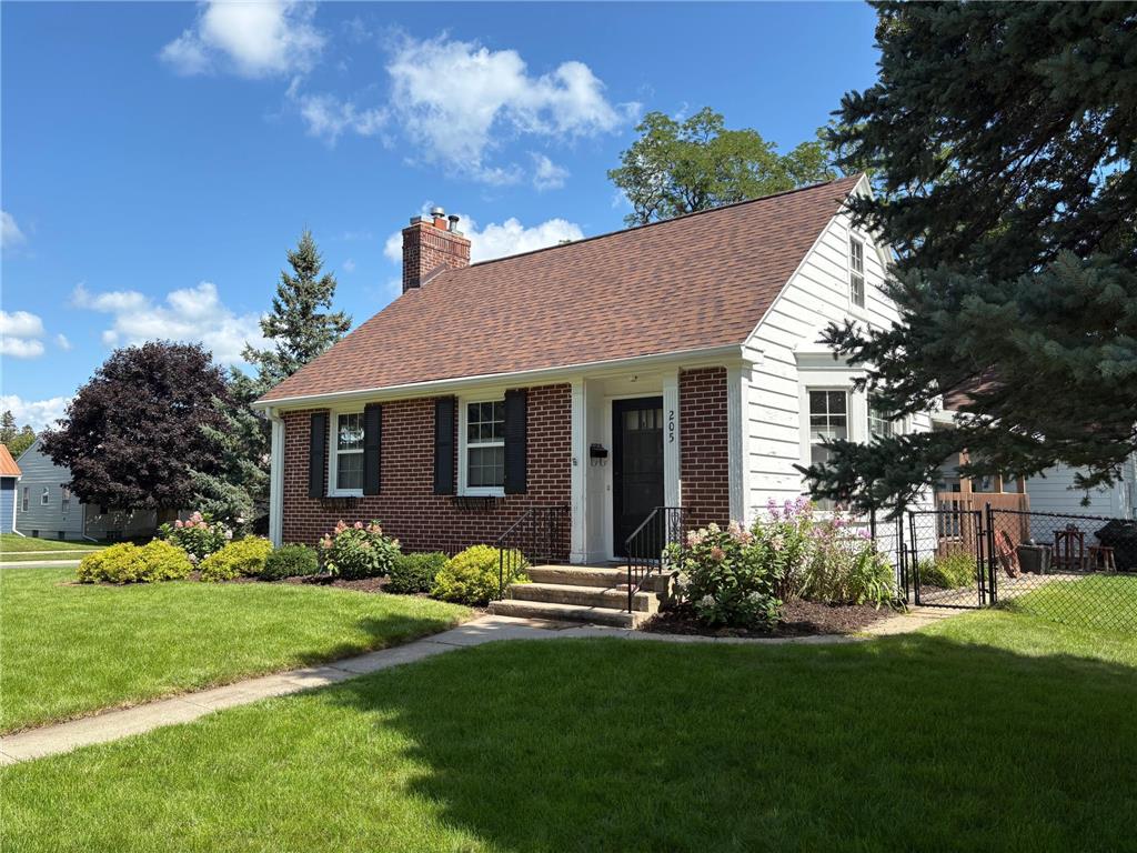 205 5th Street SW Plainview MN 55964 6780052 image1