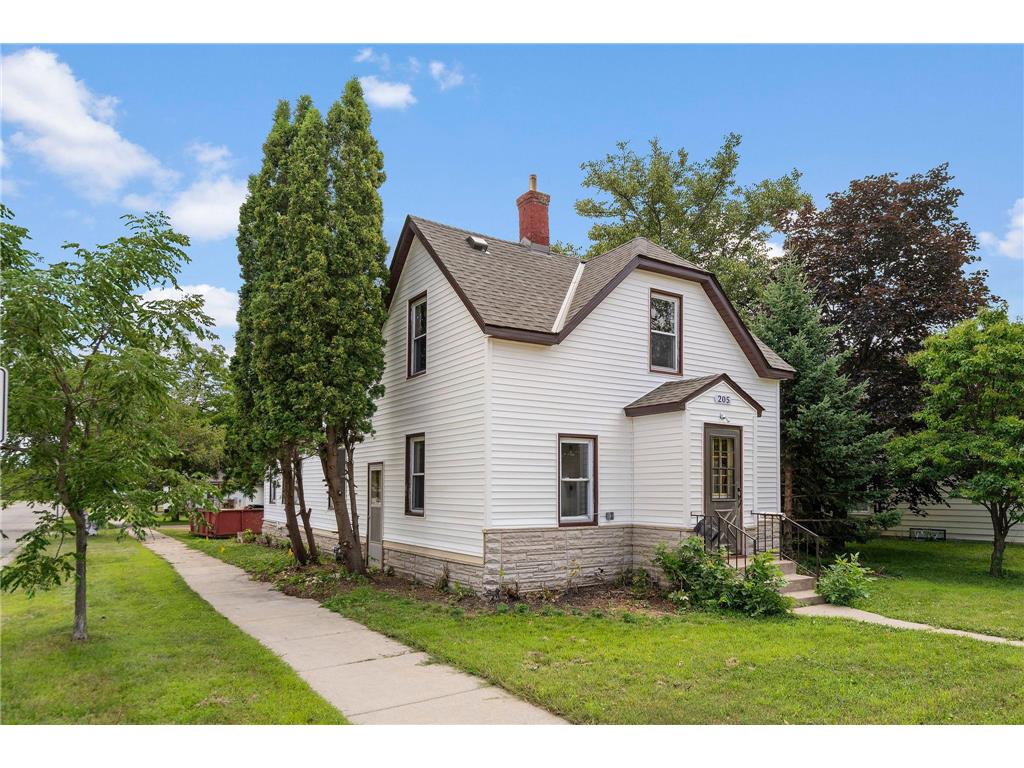 205 Adams Street SE Hutchinson MN 55350 7114743 image1