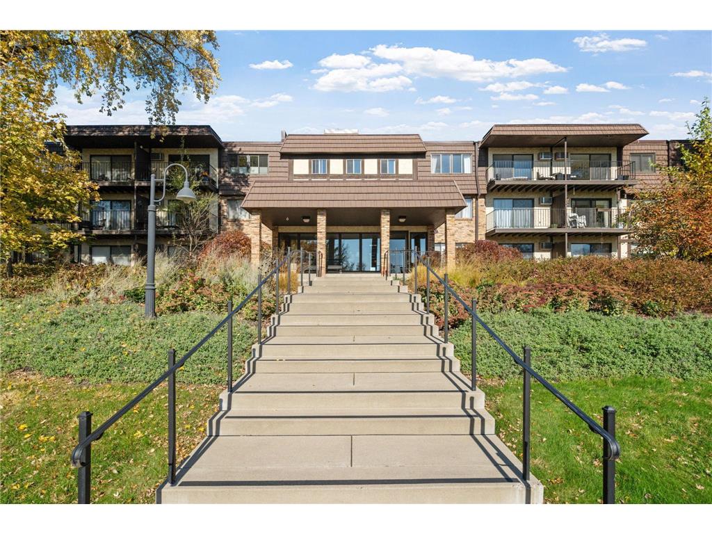 205 Barry Avenue S #114 Wayzata MN 55391 6813040 image1