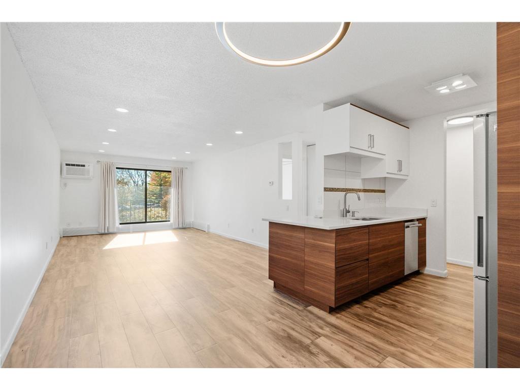 205 Barry Avenue S #114 Wayzata MN 55391 6813040 image10