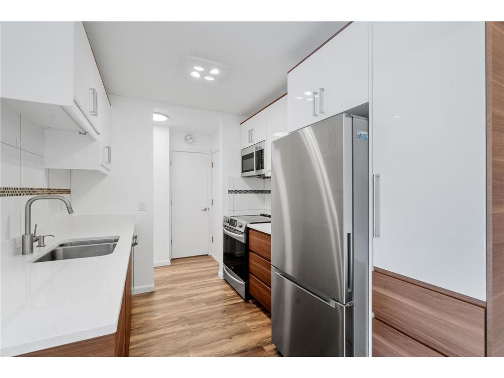 205 Barry Avenue S #114 Wayzata MN 55391 6813040 image11