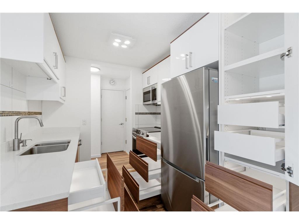 205 Barry Avenue S #114 Wayzata MN 55391 6813040 image12