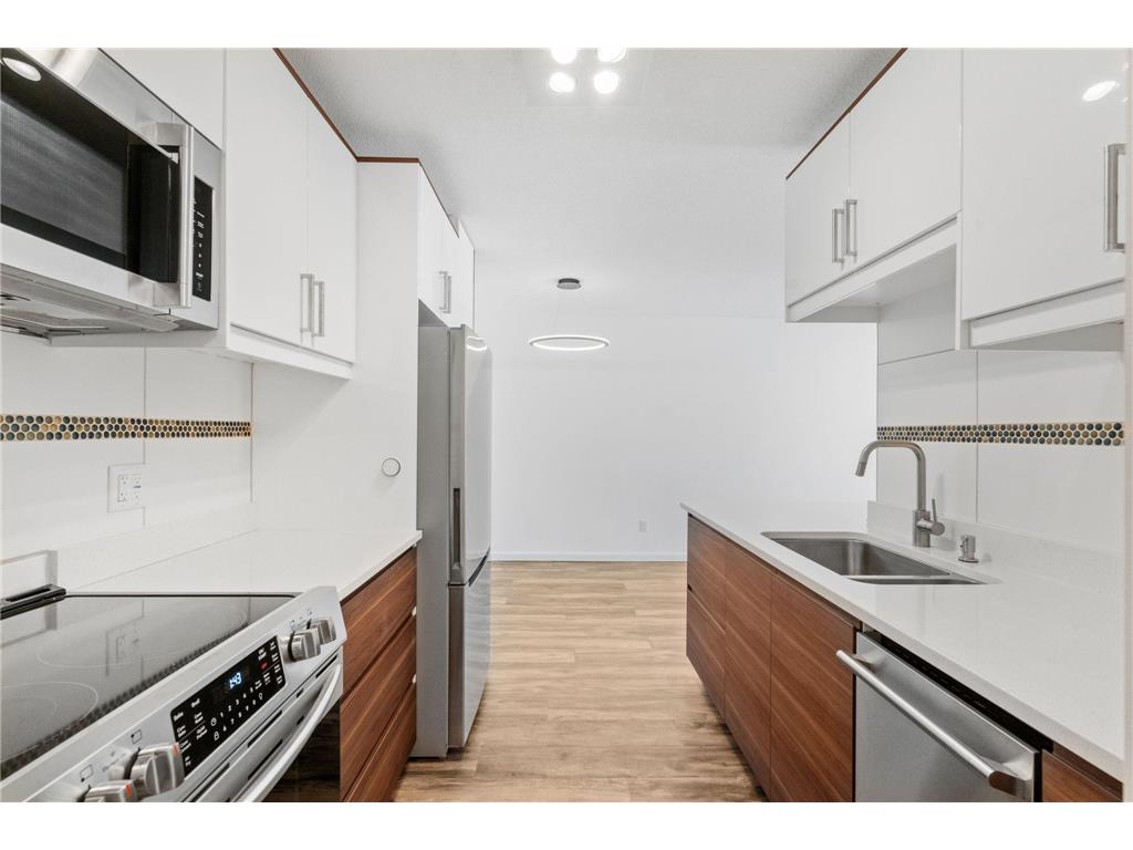 205 Barry Avenue S #114 Wayzata MN 55391 6813040 image13