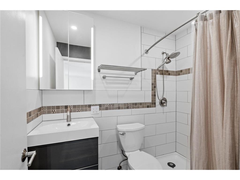 205 Barry Avenue S #114 Wayzata MN 55391 6813040 image16