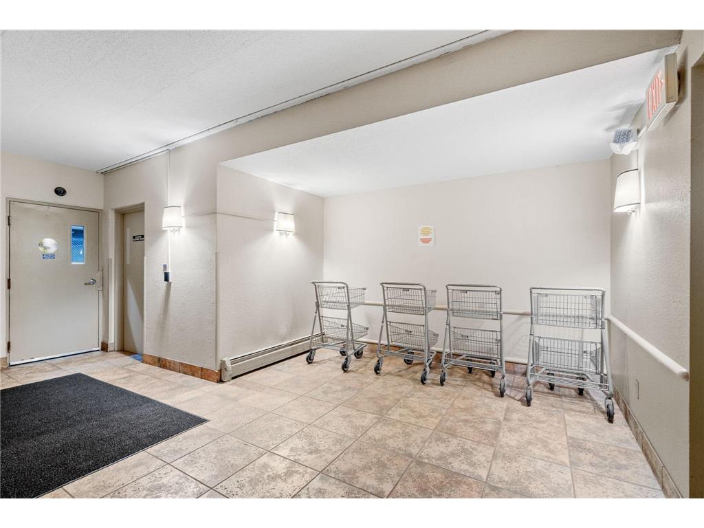 205 Barry Avenue S #114 Wayzata MN 55391 6813040 image39