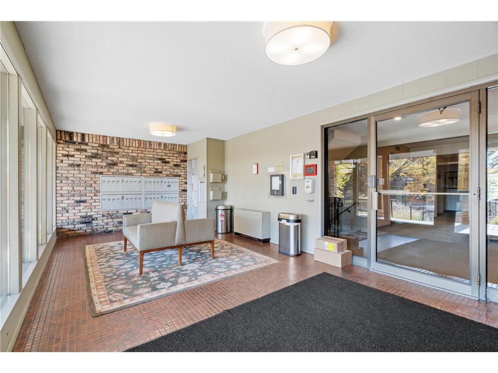 205 Barry Avenue S #114 Wayzata MN 55391 6813040 image5