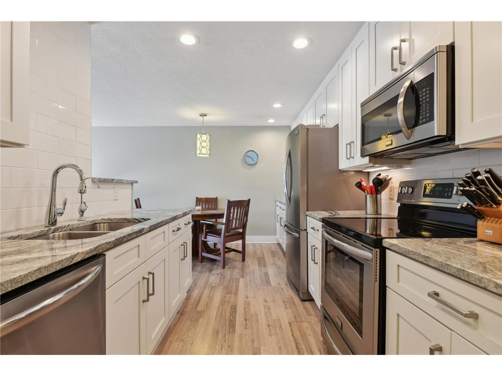 205 Barry Avenue S #210 Wayzata MN 55391 6676604 image1