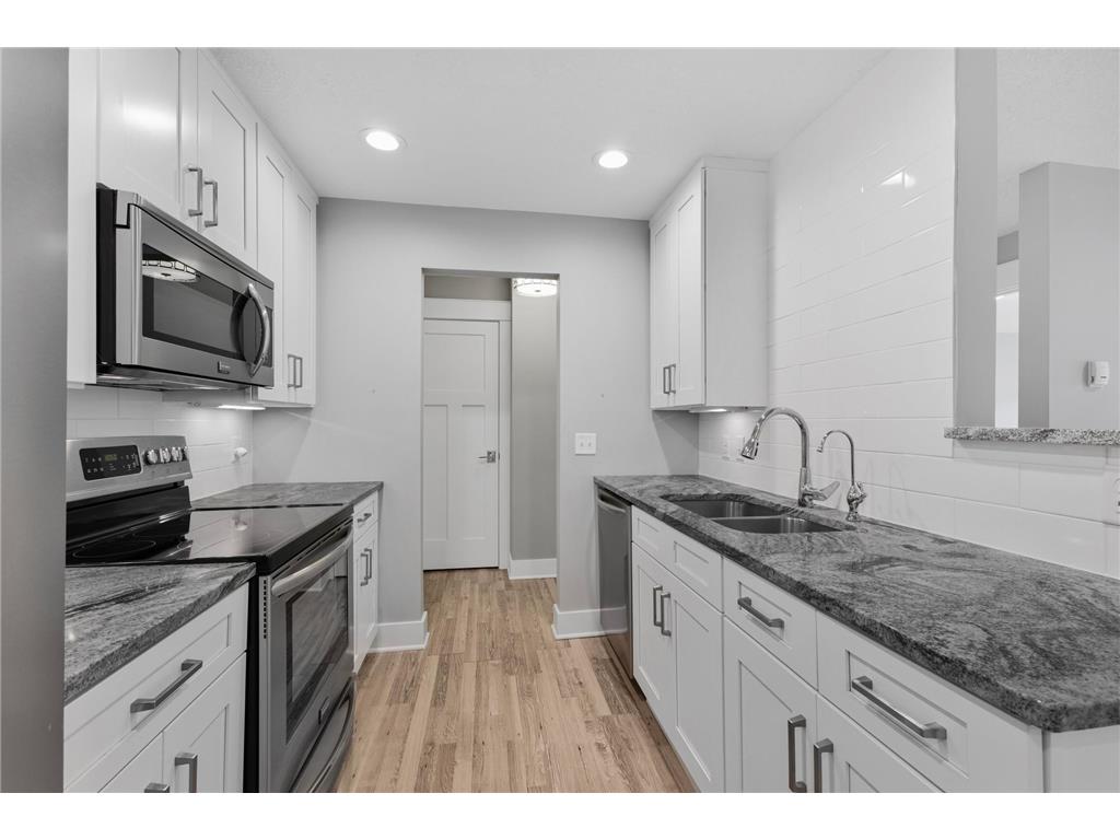 205 Barry Avenue S #210 Wayzata MN 55391 6800694 image5