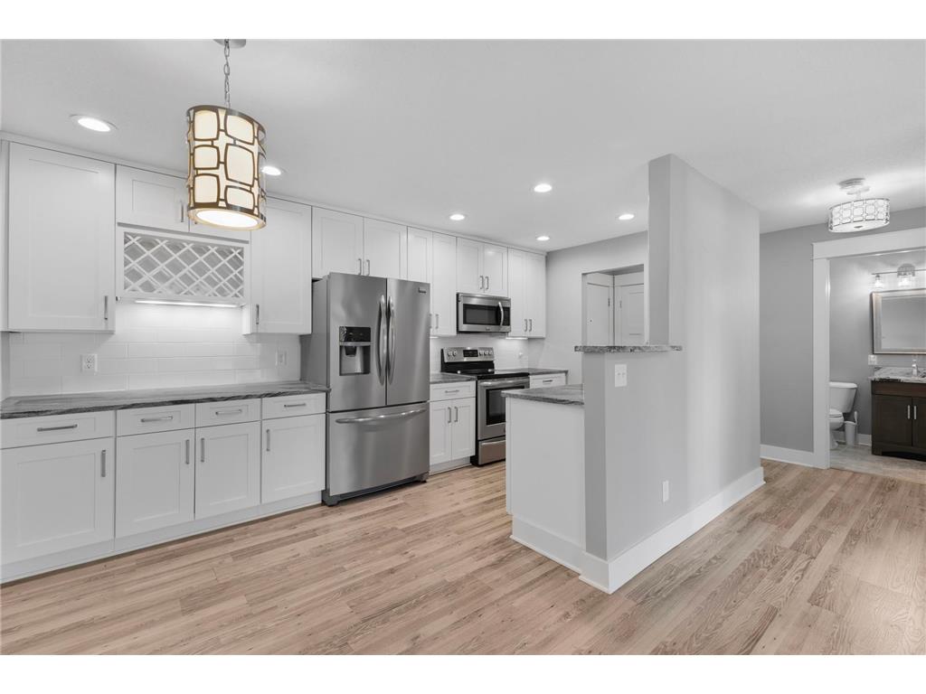 205 Barry Avenue S #210 Wayzata MN 55391 6800694 image6