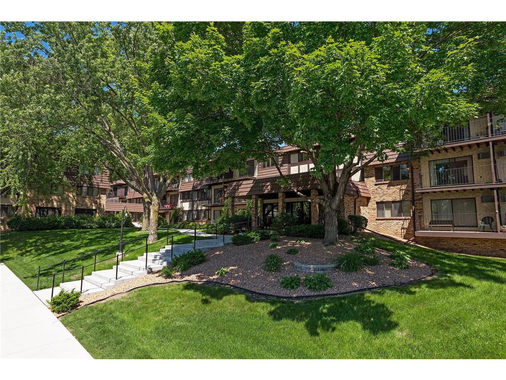 205 Barry Avenue S 219, Wayzata, MN, 55391 MLS 6549792 Edina Realty