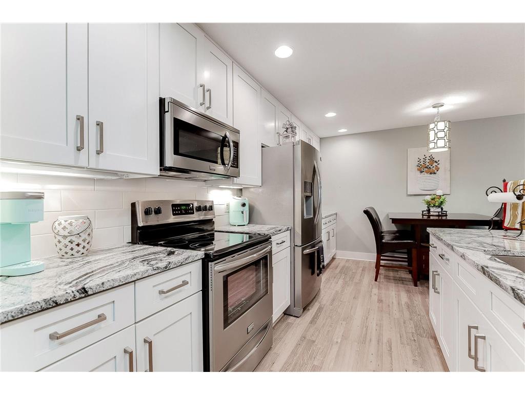 205 Barry Avenue S #221 Wayzata MN 55391 6500663 image1