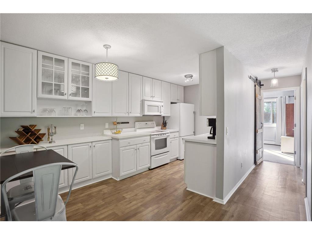 205 Barry Avenue S #302 Wayzata MN 55391 6446152 image1