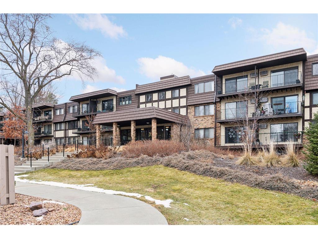 205 Barry Avenue S #303 Wayzata MN 55391 7012634 image1